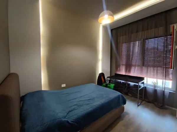 Tirane, shitet apartament 2+1+Ballkon Kati 4, 102 m² 200.000 € (Ali Demi)