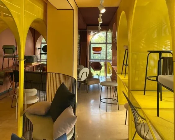 Tirane, jepet me qera ambjent biznesi Kati 1, 80 m² 1.000 € (pallati me shigjeta)