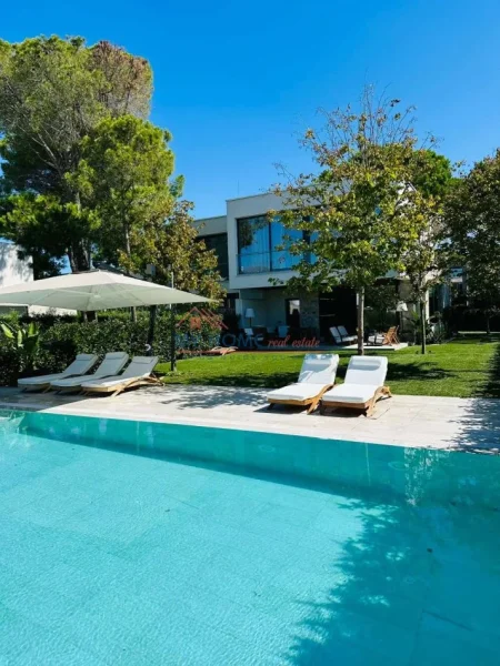 Durres, shitet Vile 5+1+Ballkon Kati 2, 520 m² 835.000 € (Gjiri Lalzit)