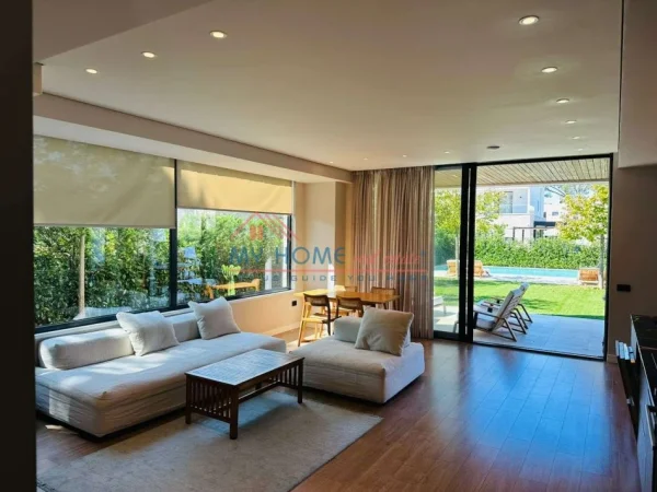 Durres, shitet Vile 5+1+Ballkon Kati 2, 520 m² 835.000 € (Gjiri Lalzit)