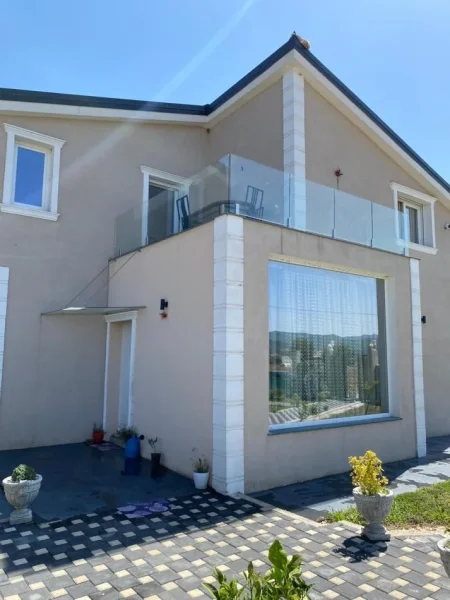 Tirane, shitet Vile 2 Katshe Kati 1, 800 m² 350.000 € (Fortuzaj)