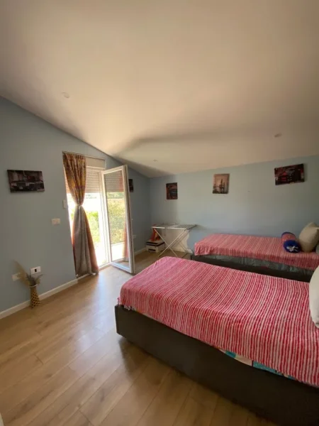 Tirane, shitet Vile 2 Katshe Kati 1, 800 m² 350.000 € (Fortuzaj)