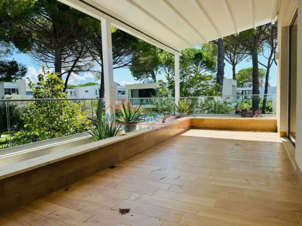 Durres, shitet Vile 5+1+Ballkon Kati 2, 520 m² 835.000 € (Gjiri Lalzit)