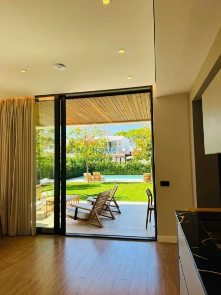 Durres, shitet Vile 5+1+Ballkon Kati 2, 520 m² 835.000 € (Gjiri Lalzit)