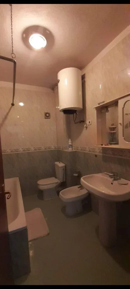 Tirane, jepet me qera apartament 1+1+Ballkon Kati 8, 70 m² 600 € (MYSLYM SHYRI)