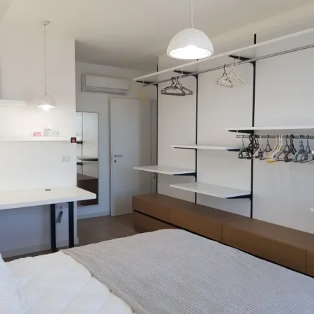 Tirane, jepet me qera apartament 2+1+Ballkon Kati 9, 100 m² 800 € (FioriDiBosco)
