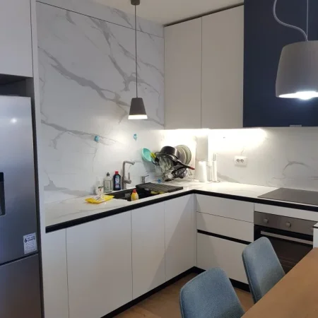 Tirane, jepet me qera apartament 2+1+Ballkon Kati 9, 100 m² 800 € (FioriDiBosco)