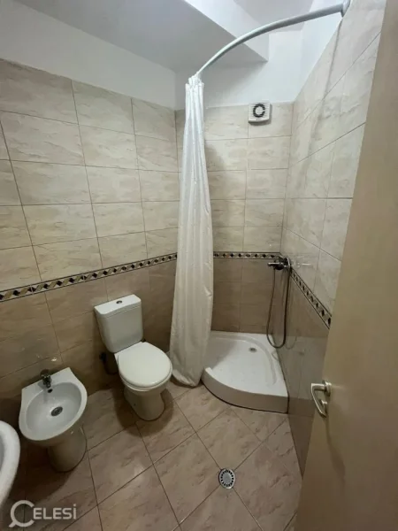 Tirane, jepet me qera apartament 1+1+Ballkon Kati 2, 70 m² 480 € (LIQENI I THATE)