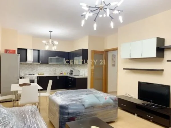 Tirane, jepet me qera apartament 2+1 Kati 2, 100 m² 850 € 