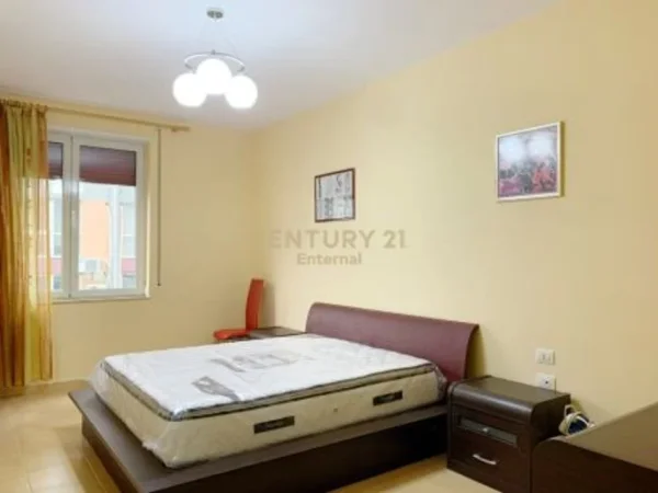Tirane, jepet me qera apartament 2+1 Kati 2, 100 m² 850 € 
