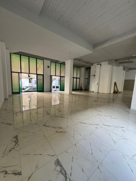 Tirane, jepet me qera ambjent biznesi Kati 0, 200 m² 2.300 € (IRFAN TOMINI NISHARAKU)