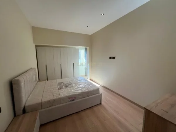 Tirane, jepet me qera apartament 2+1 Kati 3, 95 m² 550 € (Rr. Elbasanit , Vilat Amerikane)