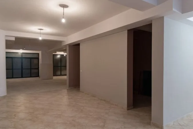 Tirane, shitet ambjent biznesi Kati 0, 202 m² 202.000 € (21 dhjetori)