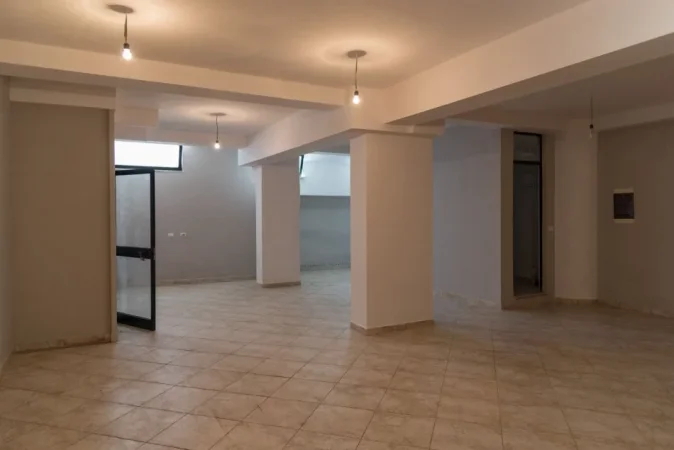 Tirane, shitet ambjent biznesi Kati 0, 202 m² 202.000 € (21 dhjetori)