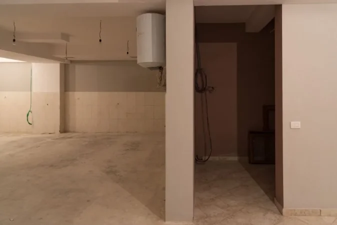 Tirane, shitet ambjent biznesi Kati 0, 202 m² 202.000 € (21 dhjetori)