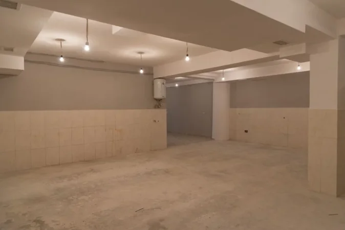 Tirane, shitet ambjent biznesi Kati 0, 202 m² 202.000 € (21 dhjetori)