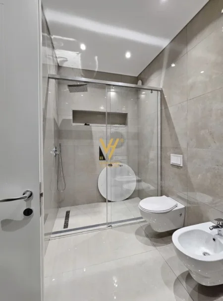 Tirane, jepet me qera apartament 2+1+Ballkon Kati 2, 90 m² 1.000 € (TEG, ROSE GARDEN)