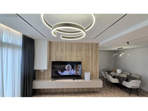 Tirane, jepet me qera apartament 3+1 Kati 6, 165 m² 2.500 € 