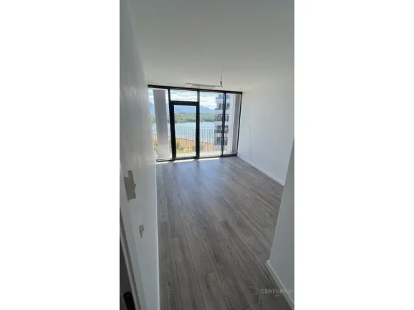 Tirane, jepet me qera ambjent biznesi Kati 9, 106 m² 1.450 € 