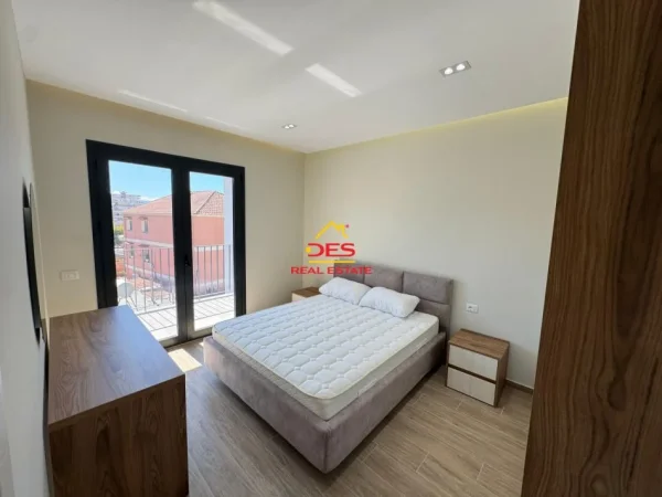 Vlore, jepet me qera apartament 1+1+Ballkon Kati 2, 70 m² 300 € (Rruga Gjergj Kastrioti)