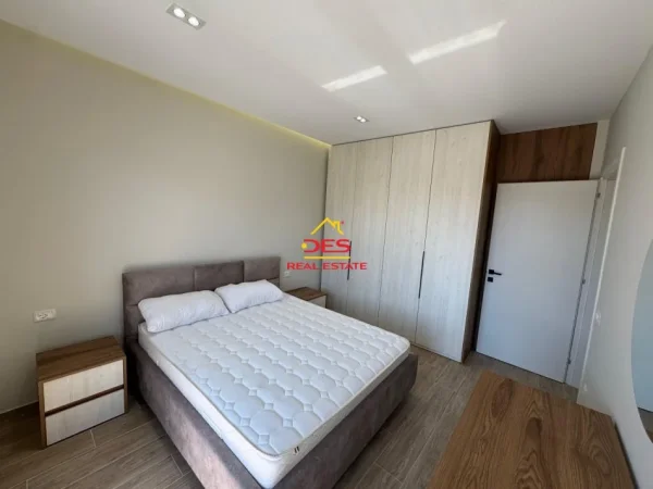 Vlore, jepet me qera apartament 1+1+Ballkon Kati 2, 70 m² 300 € (Rruga Gjergj Kastrioti)