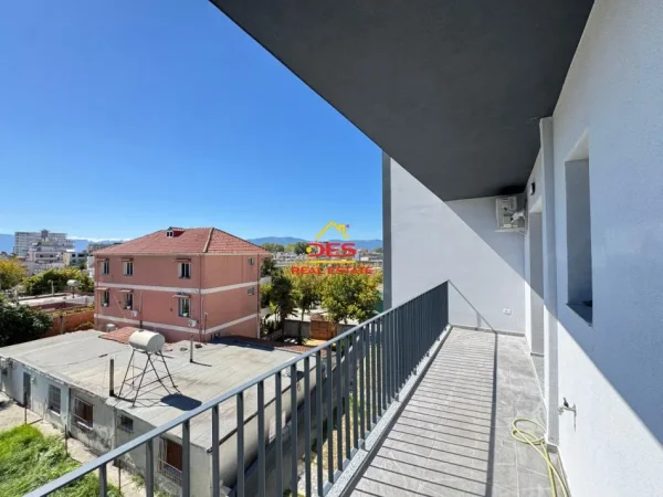 Vlore, jepet me qera apartament 1+1+Ballkon Kati 2, 70 m² 300 € (Rruga Gjergj Kastrioti)