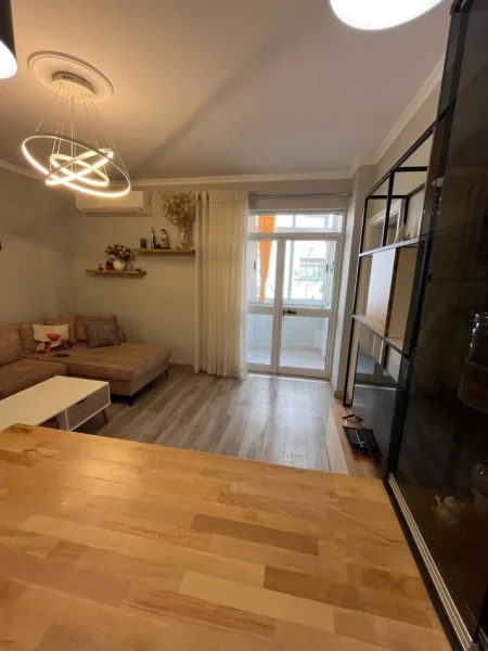 Tirane, jepet me qera apartament 3+1+Aneks+Ballkon Kati 4, 115 m² 900 € (Rruga Medar Shtylla)
