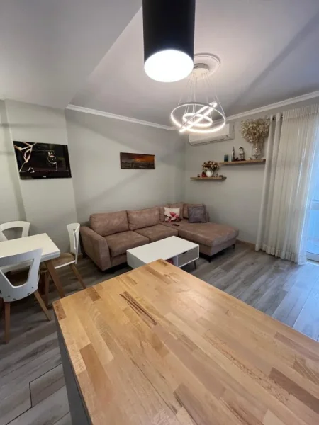Tirane, jepet me qera apartament 3+1+Aneks+Ballkon Kati 4, 115 m² 900 € (Rruga Medar Shtylla)