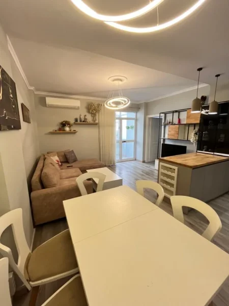 Tirane, jepet me qera apartament 3+1+Aneks+Ballkon Kati 4, 115 m² 900 € (Rruga Medar Shtylla)