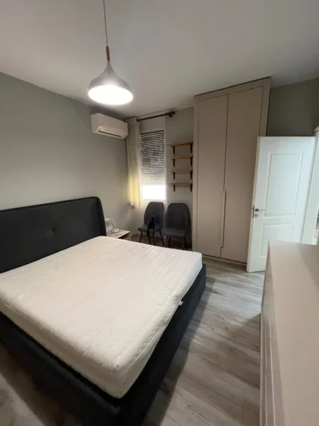 Tirane, jepet me qera apartament 3+1+Aneks+Ballkon Kati 4, 115 m² 900 € (Rruga Medar Shtylla)