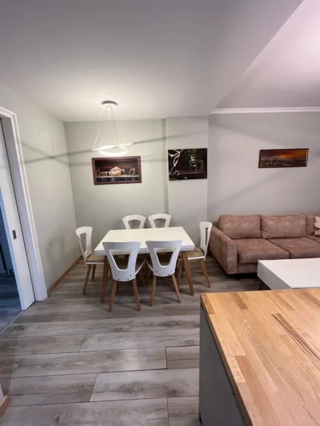 Tirane, jepet me qera apartament 3+1+Aneks+Ballkon Kati 4, 115 m² 900 € (Rruga Medar Shtylla)