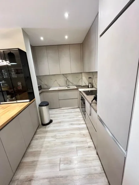 Tirane, jepet me qera apartament 3+1+Aneks+Ballkon Kati 4, 115 m² 900 € (Rruga Medar Shtylla)