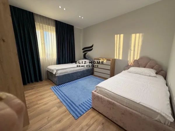 Tirane, jepet me qera apartament 2+1 Kati 13, 112 m² 800 € (LAPRAKE)