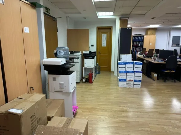 Tirane, jepet me qera zyre Kati 5, 94 m² 1.690 € (Bulevardi "Deshmoret e Kombit")