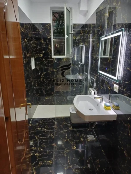 Tirane, jepet me qera apartament 2+1 Kati 2, 84 m² 650 € (SHESHI WILSON)