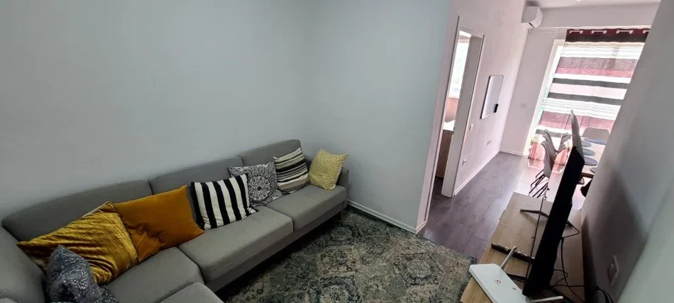 Tirane, jepet me qera apartament 1+1 , 70 m² 650 € 