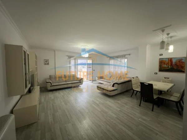 Tirane, jepet me qera apartament 2+1+Ballkon Kati 11, 294 m² 1.200 € (Selvia)