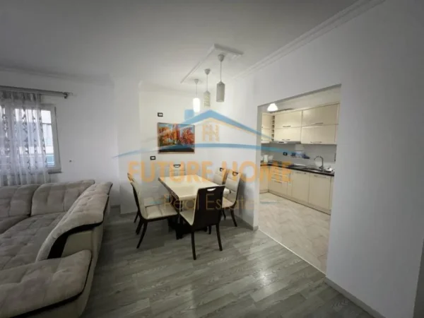 Tirane, jepet me qera apartament 2+1+Ballkon Kati 11, 294 m² 1.200 € (Selvia)