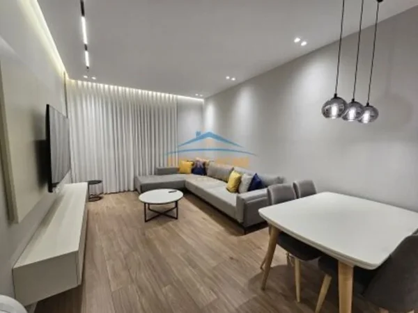 Tirane, jepet me qera apartament 2+1+Ballkon Kati 2, 102 m² 1.000 € (TEG)
