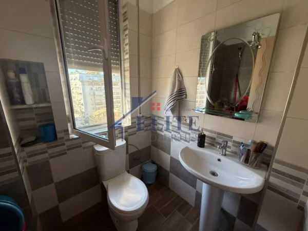 Tirane, shitet apartament 2+1+Ballkon Kati 6, 103 m² 145.000 € (Rruga Loni Ligori)