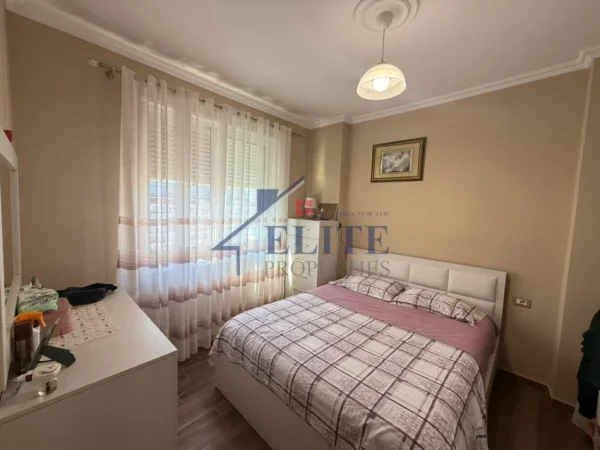 Tirane, shitet apartament 2+1+Ballkon Kati 6, 103 m² 145.000 € (Rruga Loni Ligori)