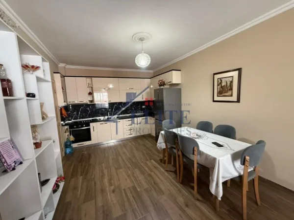 Tirane, shitet apartament 2+1+Ballkon Kati 6, 103 m² 145.000 € (Rruga Loni Ligori)