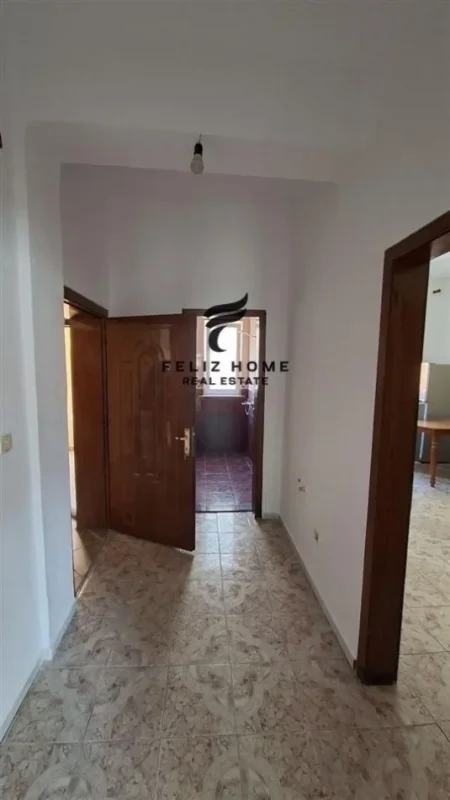 Tirane, jepet me qera apartament 1+1 Kati 2, 90 m² 500 € (RRUGA E DURRESIT)