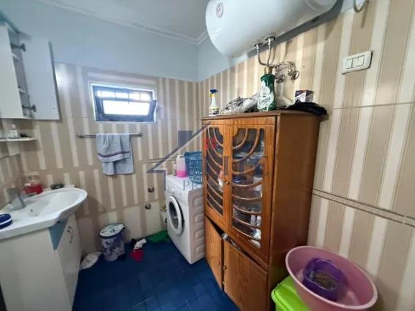 Tirane, shitet apartament 2+1+Ballkon Kati 0, 150.000 m² 150.000 € (Paskuqan)