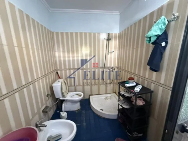 Tirane, shitet apartament 2+1+Ballkon Kati 0, 150.000 m² 150.000 € (Paskuqan)