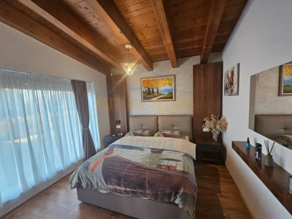 Tirane, jepet me qera Vile 3 Katshe , 407 m² 5.000 € (Peze)