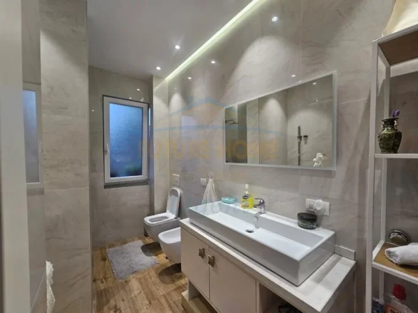 Tirane, jepet me qera Vile 3 Katshe , 407 m² 5.000 € (Peze)