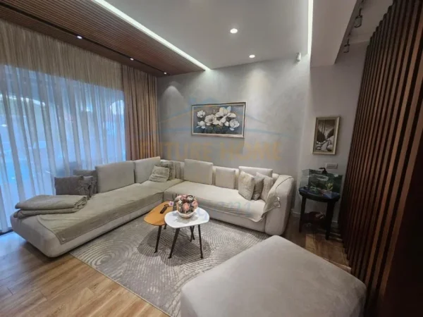 Tirane, jepet me qera Vile 3 Katshe , 407 m² 5.000 € (Peze)