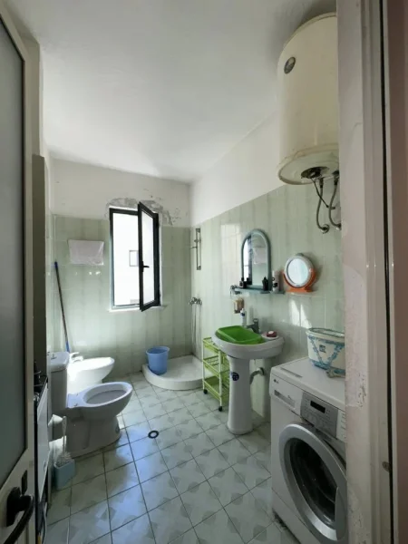 Durres, shitet apartament Kati 3, 79.999 € (PAMJE DETI VIJE E DYTE ME DETIN Hotel Palace ,Plazh)