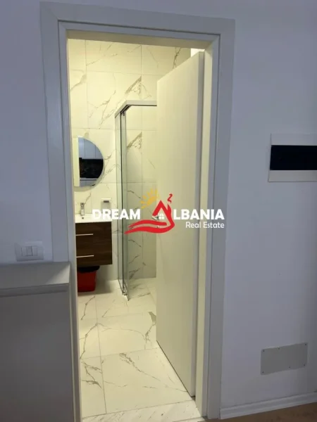 Tirane, jepet me qera apartament 1+1 , 70 m² 750 € (Jordan Misja)